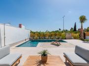 Chalet en venta en Benijófar. VILLA DE 3 DORMITORIOS CON...