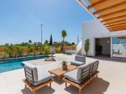 Chalet en venta en Benijófar. Villa de lujo en...