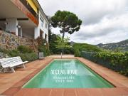 Chalet en venta en Cabrils. Casa en Cabrils con vistas...