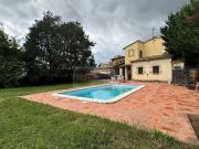 Chalet en venta en Llambilles, de 550 m² 6 habitaciones...