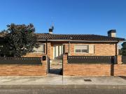 Chalet en venta en calle Tramuntana, Vilobi d´Onyar, de...