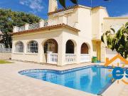 Chalet en venta en Cambrils, de 230 m² 5 habitaciones...