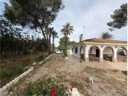 Chalet en venta en Carmona. Chalet unifamiliar en venta...