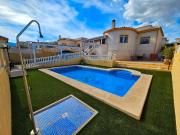Chalet en venta en Castalla. Chalet con piscina en...