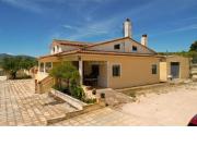 Chalet en venta en Castalla. Chalet con Piscina en...