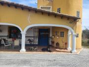 Chalet en venta en Castalla. Gran chalet con cuadras....