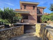 Chalet en venta en Castellví de Rosanes, de 420 m² 4...