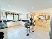 Chalet en venta en Chilches. Villa en Primera Línea de...