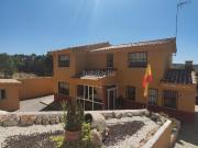 Chalet en venta en Chinchón. EXCLUSIVO CHALET CON CASI...