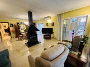 Chalet en venta en Corbera de Llobregat. Gran casa con...