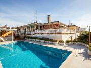 Chalet en venta en Cunit, de 400 m² 4 habitaciones por...