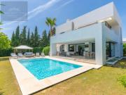 Chalet en venta en Estepona