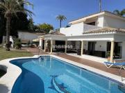 Chalet en venta en Estepona