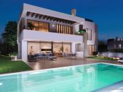 Chalet en venta en Estepona, Atalaya, New Golden Mile Chalet en venta en Estepona, Atalaya, New Golden Mile