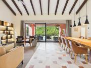 Chalet en venta en Estepona, Bel Air. Descubre El...