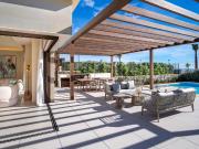 Chalet en venta en Estepona, El Velerín. Encantadora...