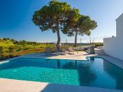Chalet en venta en Estepona, Las Lomas. Fantástica Villa...