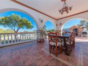 Chalet en venta en Estepona, Los Llanos. Descubra el...