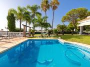Chalet en venta en Estepona, Nueva Atalaya. En el...