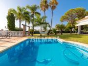 Chalet en venta en Estepona, Nueva Atalaya. Moderno...