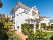 Chalet en venta en Estepona, Nueva Atalaya. Villa...