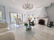 Chalet en venta en Estepona, Paraiso Barronal. Descubra...