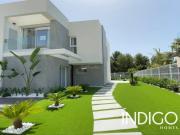 Chalet en venta en Finestrat, Golf Bahía. Villa Elegante...
