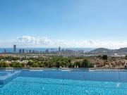 Chalet en venta en Finestrat, Golf Bahía. Villa en la...
