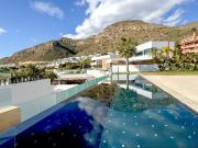Chalet en venta en Finestrat, Golf Bahía. Villa moderna...
