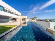 Chalet en venta en Finestrat, Golf Bahía. Villa moderna...