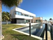 Chalet en venta en Finestrat, Golf Bahía. Villa única en...