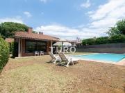 Chalet en venta en Fornells de la Selva. Villa con...