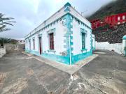 Chalet en venta en Hermigua. Casa con vistas al mar en...