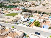 Chalet en venta en La Marina, Alicante Costa Blanca