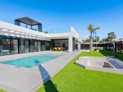 Chalet en venta en La Marina, Alicante Costa Blanca