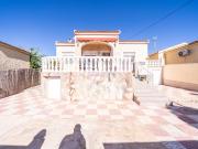 Chalet en venta en La Marina, Alicante Costa Blanca