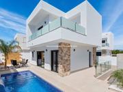 Chalet en venta en La Marina, Alicante Costa Blanca