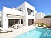 Chalet en venta en La Marina, Alicante Costa Blanca