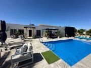 Chalet en venta en La Marina, Alicante Costa Blanca