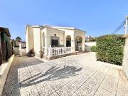 Chalet en venta en La Marina, Alicante Costa Blanca