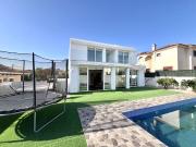 Chalet en venta en La Marina, Alicante Costa Blanca
