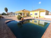 Chalet en venta en La Marina, Urbanización la marina