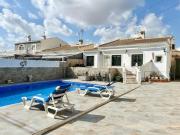 Chalet en venta en La Siesta, Alicante Costa Blanca