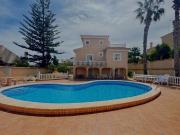Chalet en venta en La Zenia, Alicante Costa Blanca