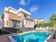 Chalet en venta en La Zenia, Alicante Costa Blanca