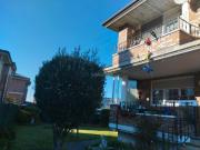 Chalet en venta en Laredo, Centro. Chalet unifamiliar en...
