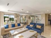 Chalet en venta en Marbella, Costabella. Villa en...