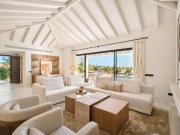 Chalet en venta en Marbella, Las Brisas. Lujo renovado...