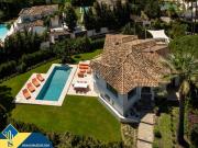Chalet en venta en Marbella, Las Brisas. Villa con...