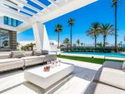 Chalet en venta en Marbella, Los Monteros. Top Villa en...